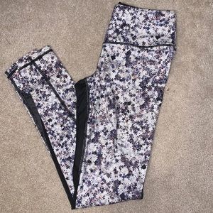 Victoria’s Secret Sport star print leggings